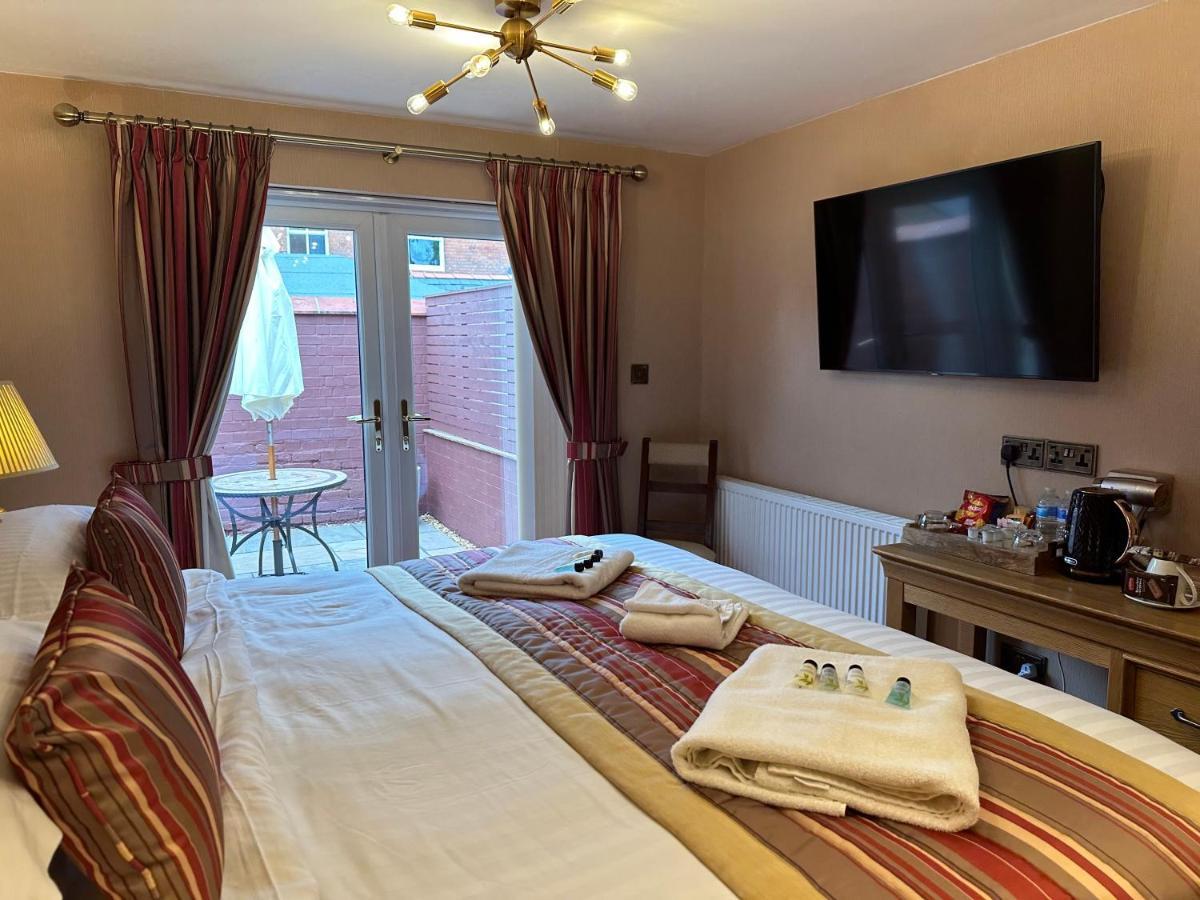 Chester House Guest House Esterno foto A bedroom at the hotel