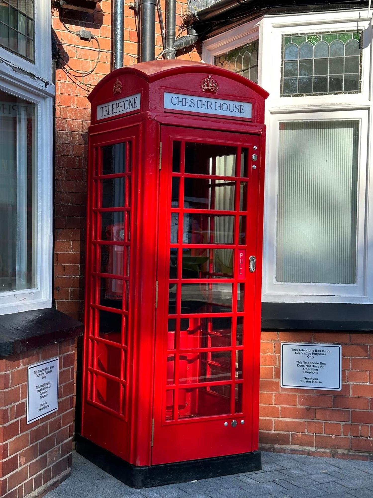 Chester House Guest House Esterno foto The telephone box at the former station