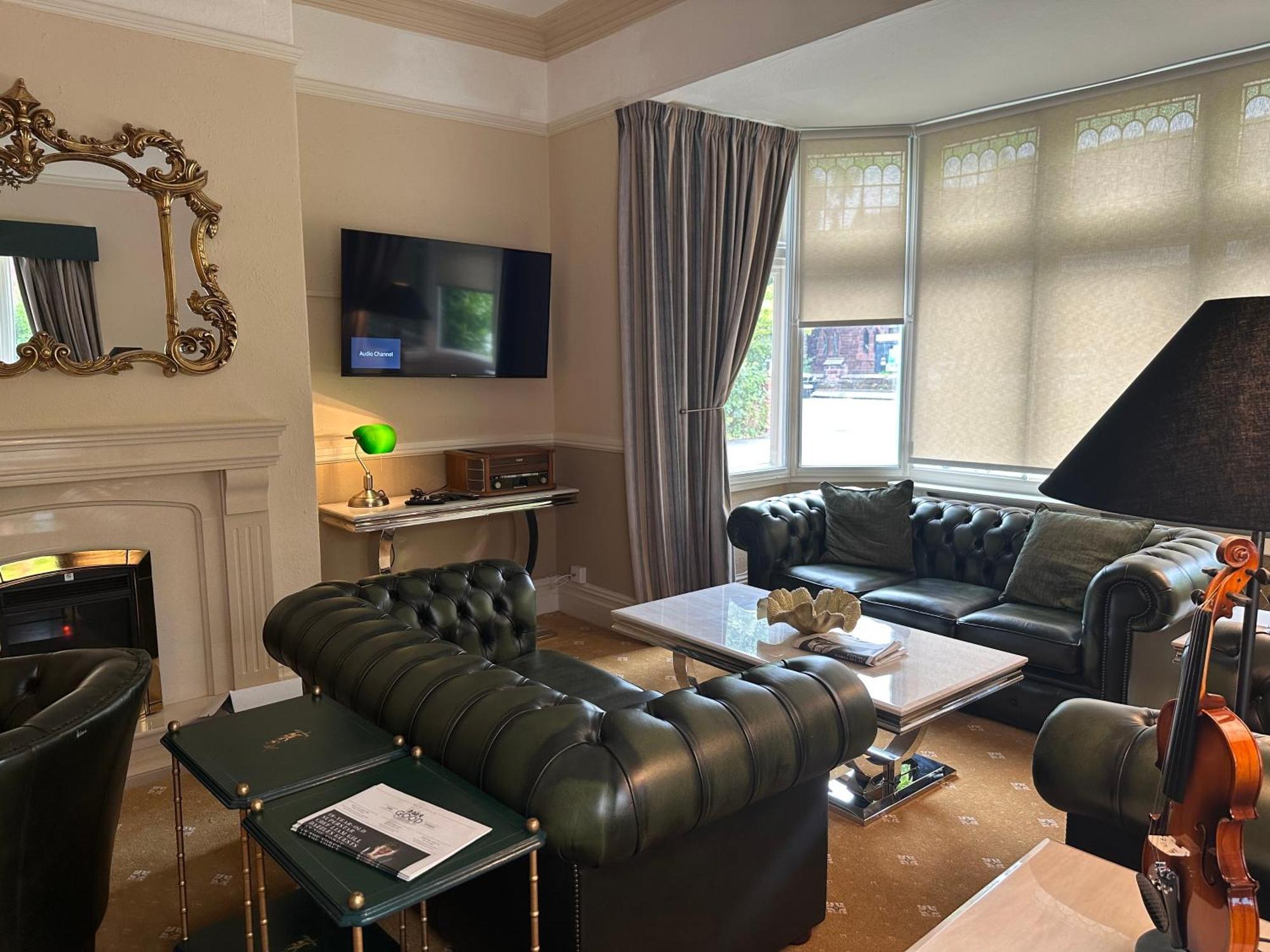 Chester House Guest House Esterno foto The living room at the house