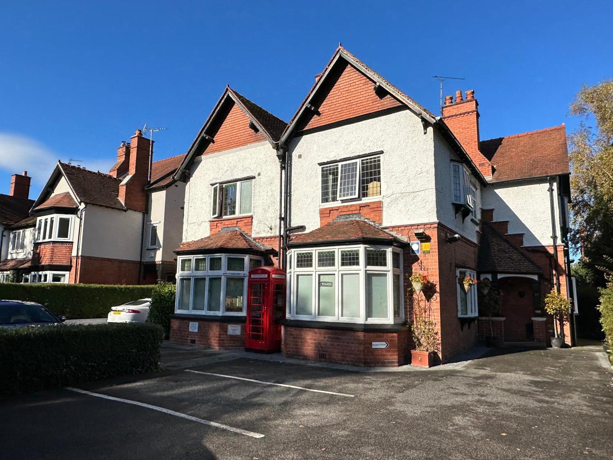 Chester House Guest House Esterno foto The former station building