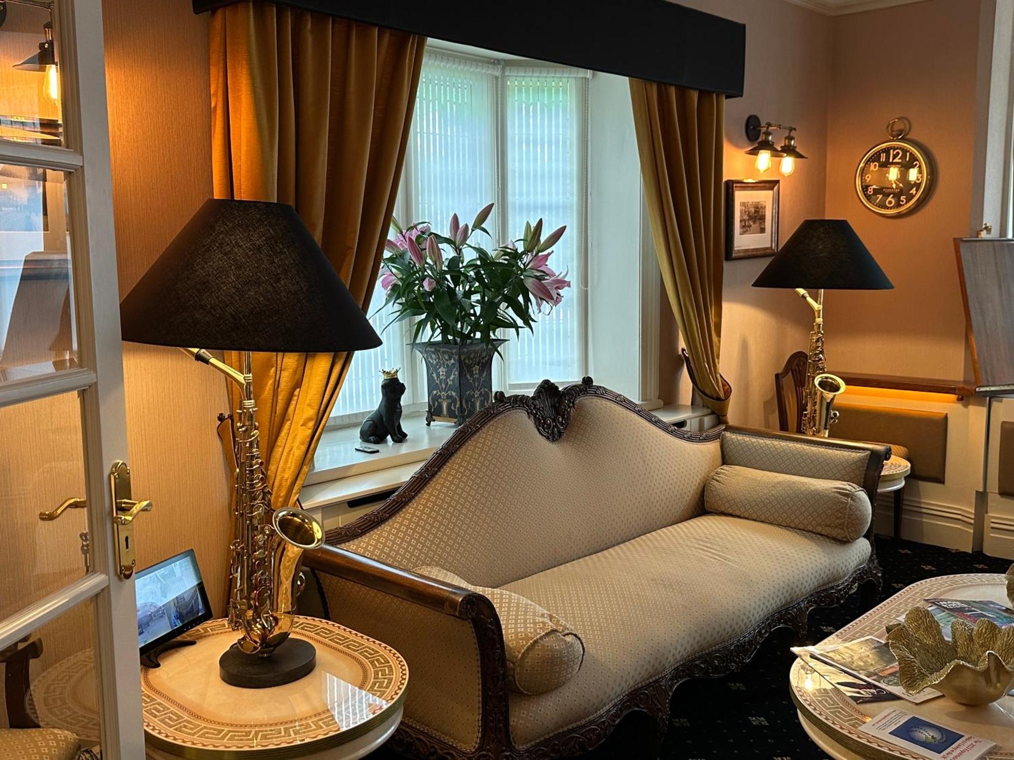 Chester House Guest House Esterno foto The interior of the hotel